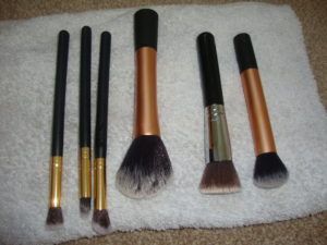 how to easily clean your makeup brushes