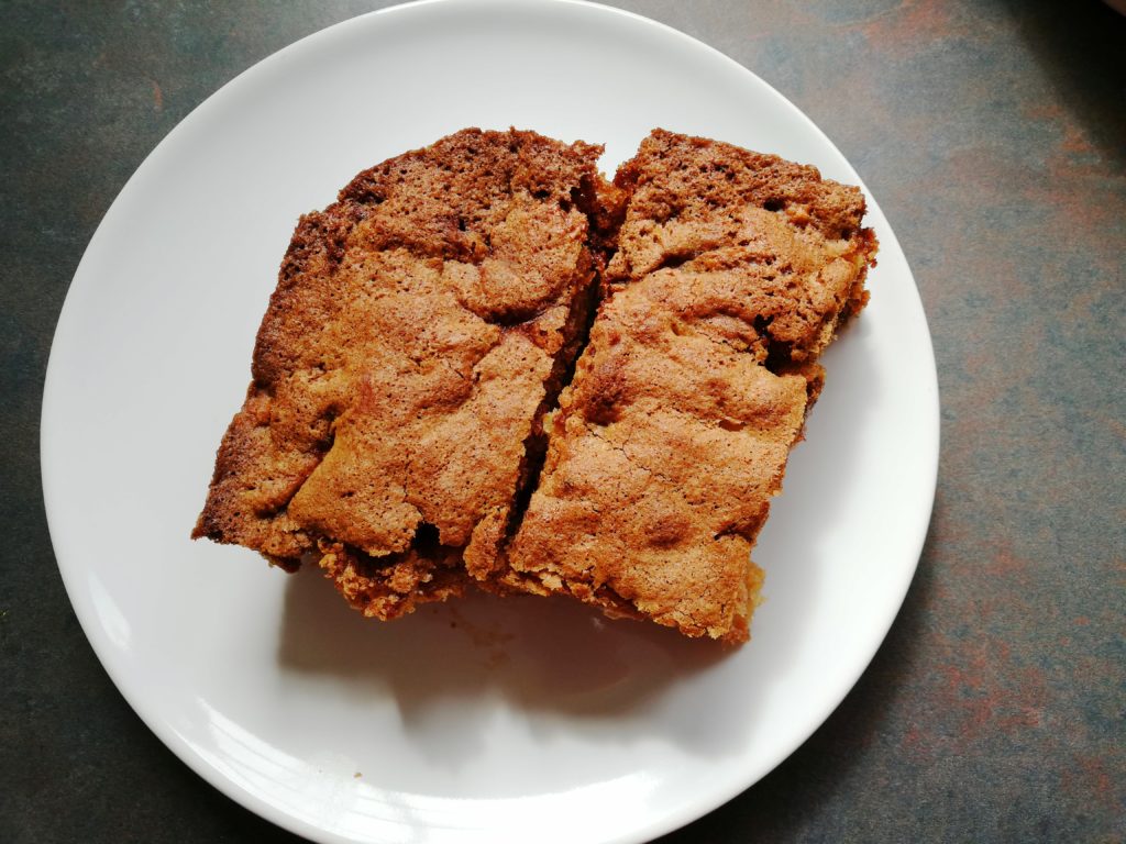 ONE BOWL APPLE CAKE (Pinterest try)