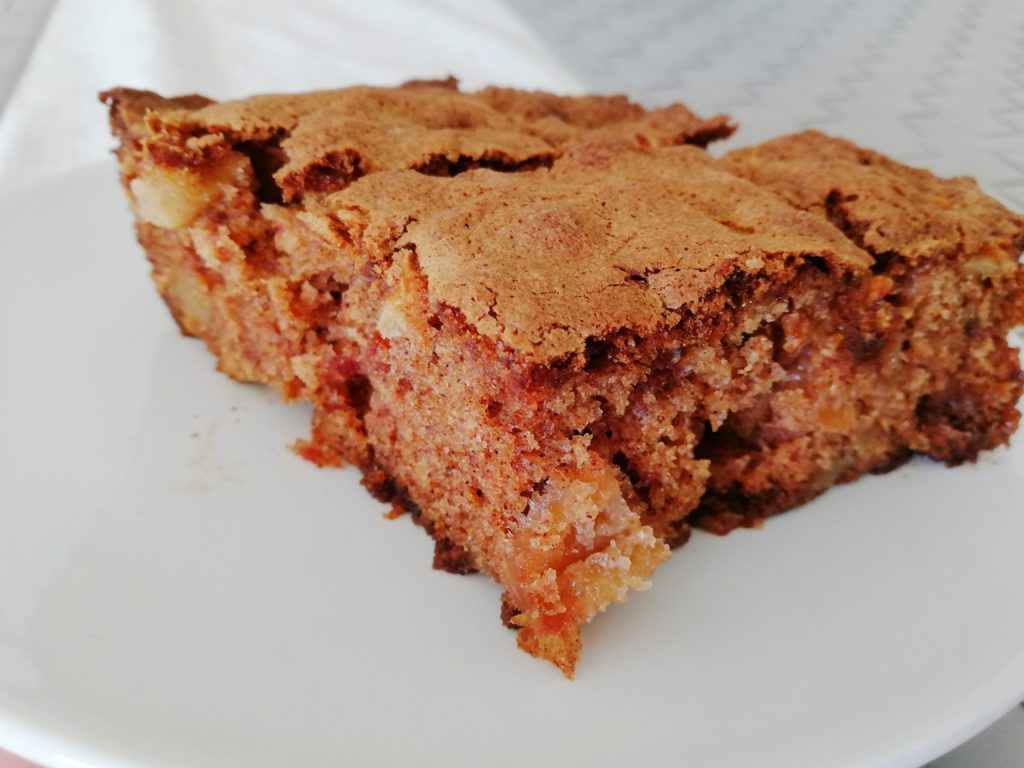 ONE BOWL APPLE CAKE (Pinterest try)