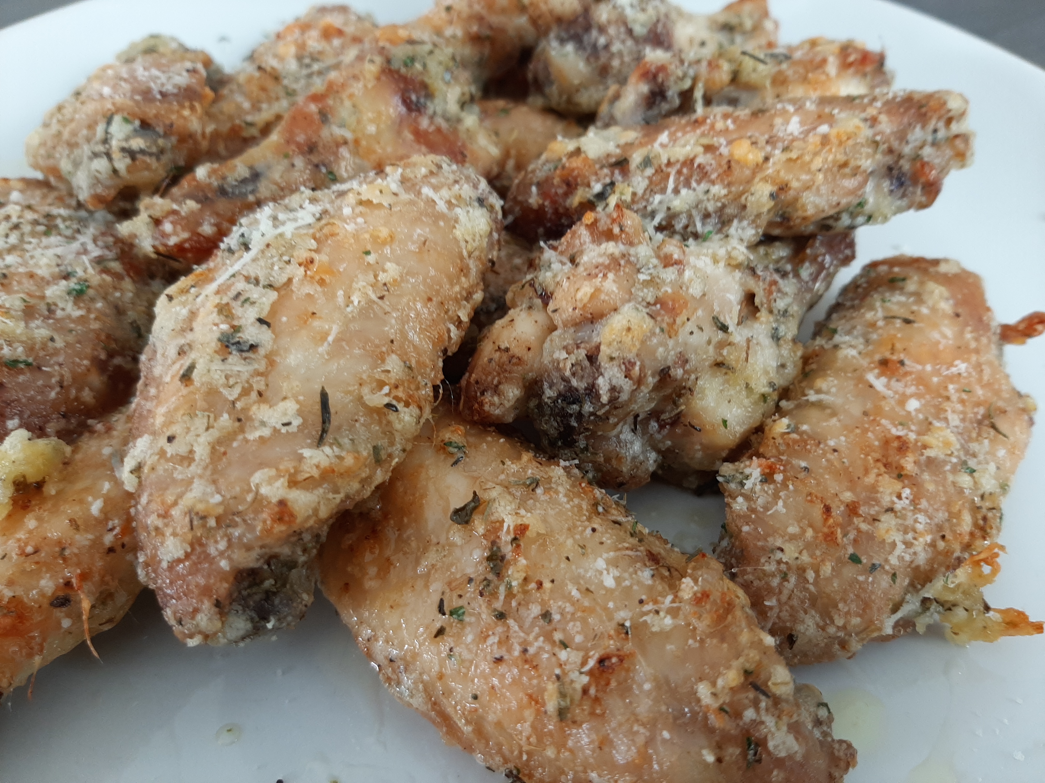 EASY BAKED GARLIC PARMESAN CHICKEN WINGS